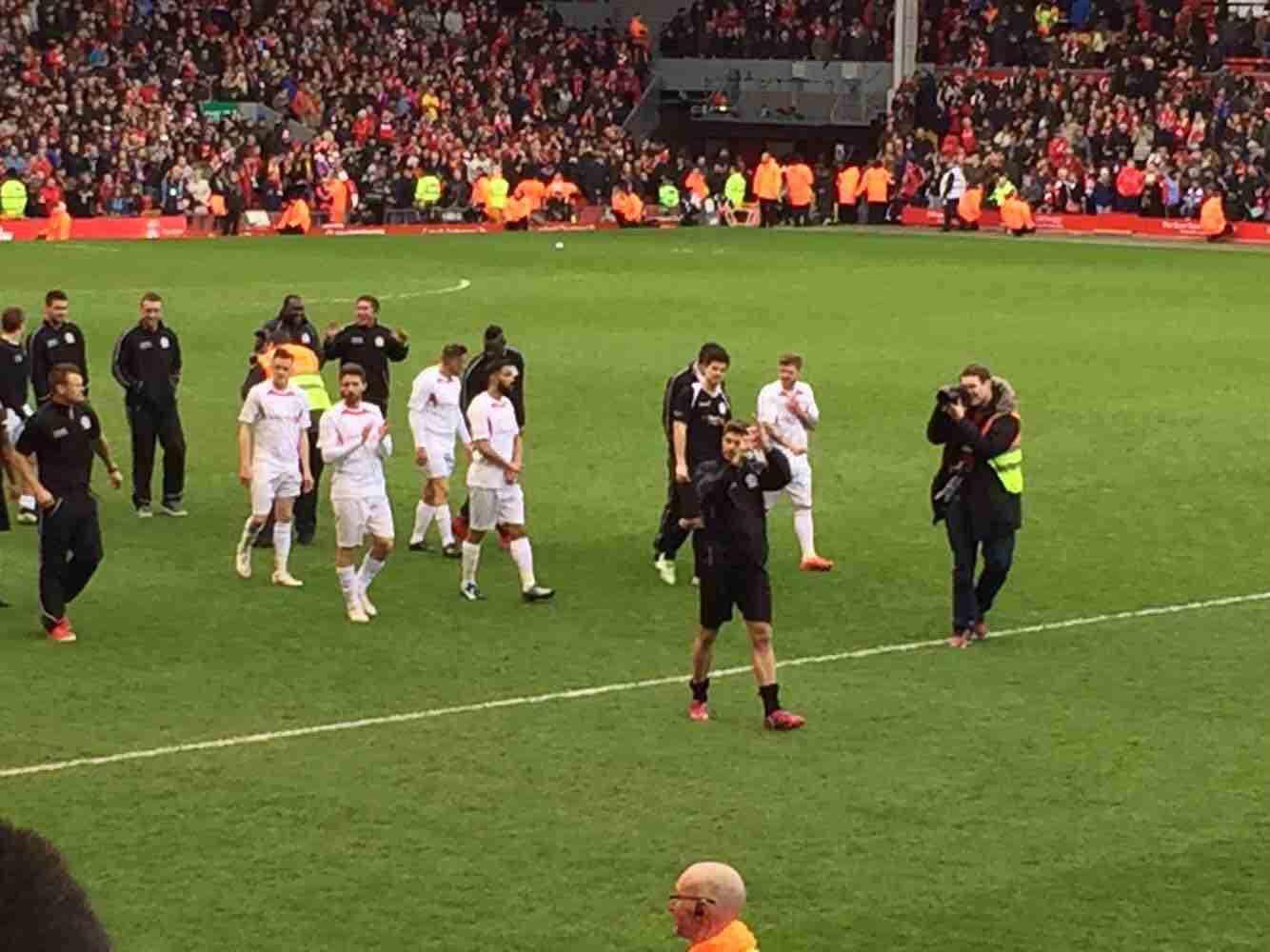 英超积分榜：曼联力克狼队升至第6，曼城落后榜首阿森纳2分（英超最新积分榜：曼联击败狼队升至第六，曼城距领头羊阿森纳仅差2分）