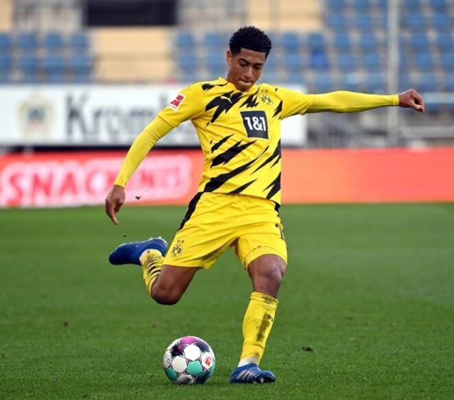 记者：德容因个人事务缺席对阵阿拉维斯的比赛（记者：德容因私事无缘与阿拉维斯之战）