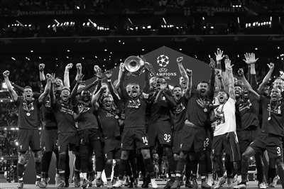 世体：巴萨冬窗将引进中卫，奥塔门迪、德弗里和塞内西是候选（世体：巴萨冬窗瞄准中卫补强，奥塔门迪、德弗里、塞内西在列）