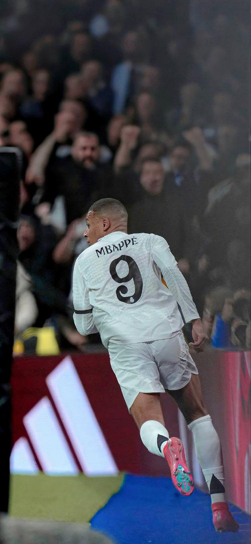 雄鹿五连胜强势领跑东部（雄鹿豪取五连胜稳居东部第一）