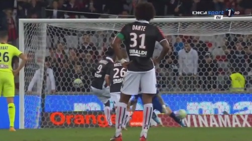 卡拉格：维拉要想夺冠，罗杰斯得拿出英超赛季最佳球员的表现（卡拉格：维拉若想封王，罗杰斯须踢出英超赛季最佳级别表现）