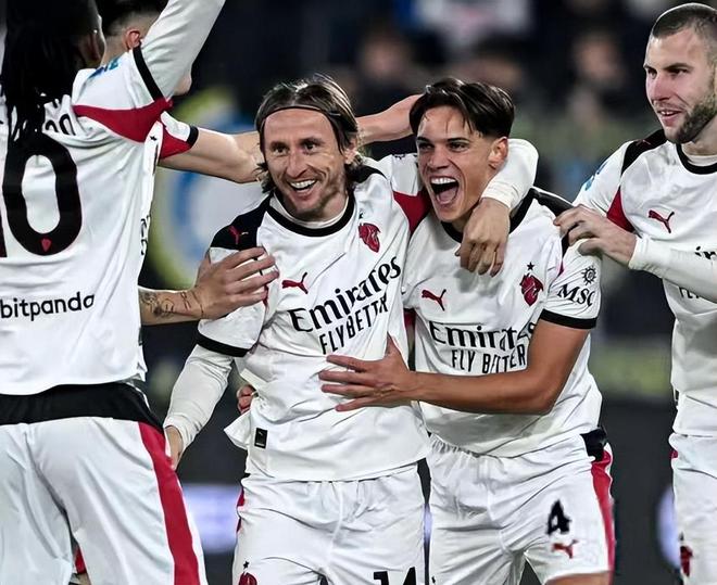 每体：阿劳霍缺席今日训练，巴萨相信今天的缺席影响不会太大（每体：阿劳霍未参加今天的训练，巴萨称影响有限）