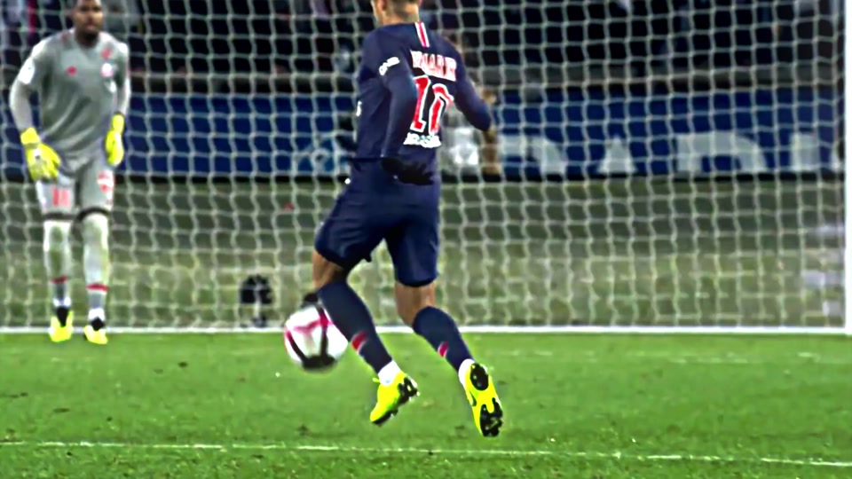 中超：山东泰山主场2-0完胜青岛队（中超：山东泰山主场2-0零封青岛队）