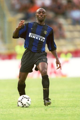 热刺队长罗梅罗停赛遭质疑，将缺席年末关键战！（罗梅罗停赛引争议，热刺队长将缺阵年末关键战！）