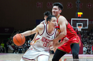 哪怕不算欧国联、阿拉冠级别的冠军！梅西的冠军数都多于决赛数！（即便不计欧国联和阿拉冠，梅西夺冠次数仍多于决赛场次）