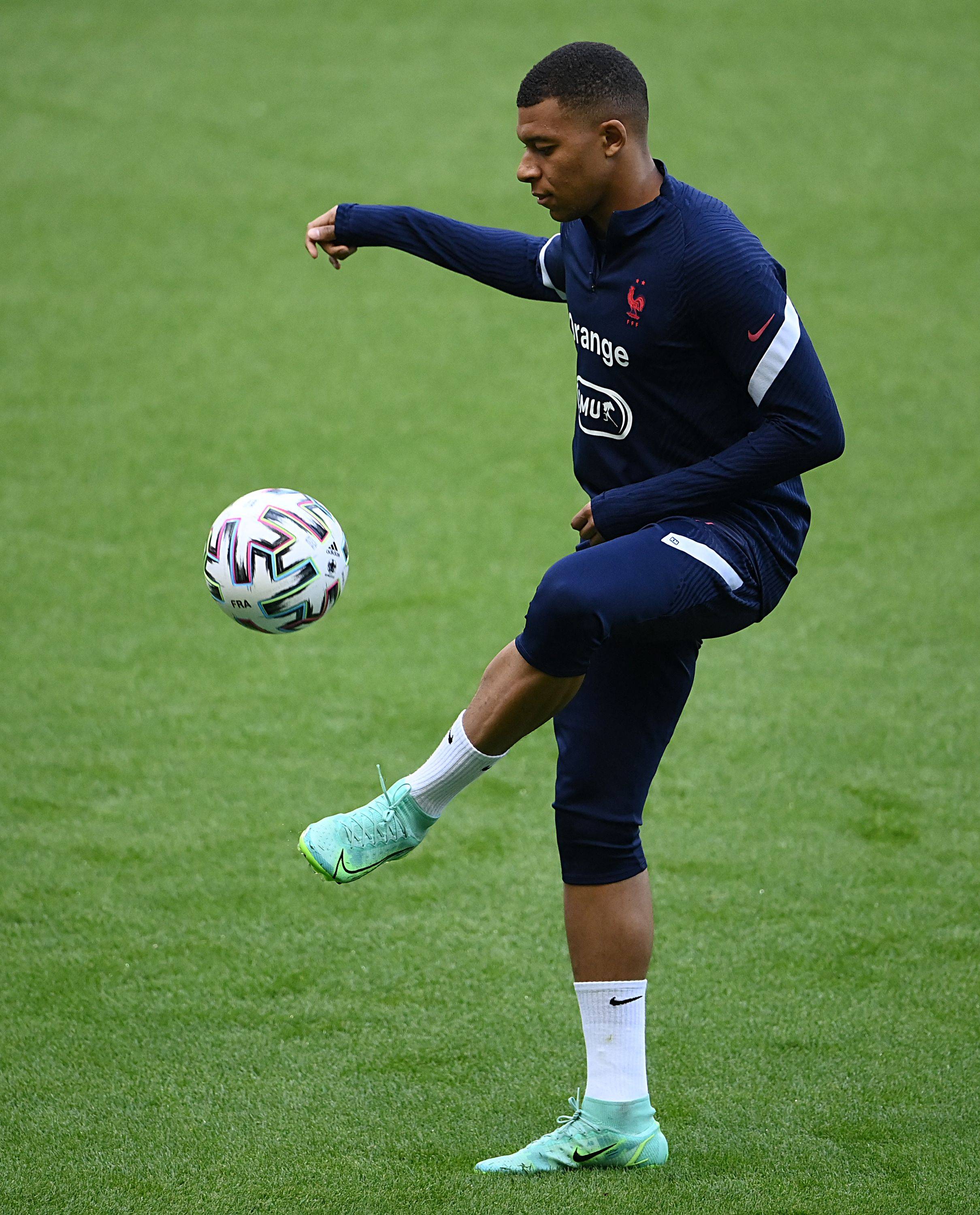 2025普斯卡什候选：赖斯十分角任意球、亚马尔加泰德比圆月弯刀（2025普斯卡什候选：赖斯禁区角任意球挂死角，亚马尔德比战圆月弯刀）