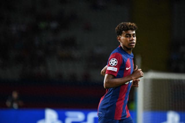 本赛季东契奇缺席时里夫斯场均41+10+5，湖人3胜1负（东契奇缺阵的本季交锋中，里夫斯场均41+10+5，湖人战绩3胜1负）