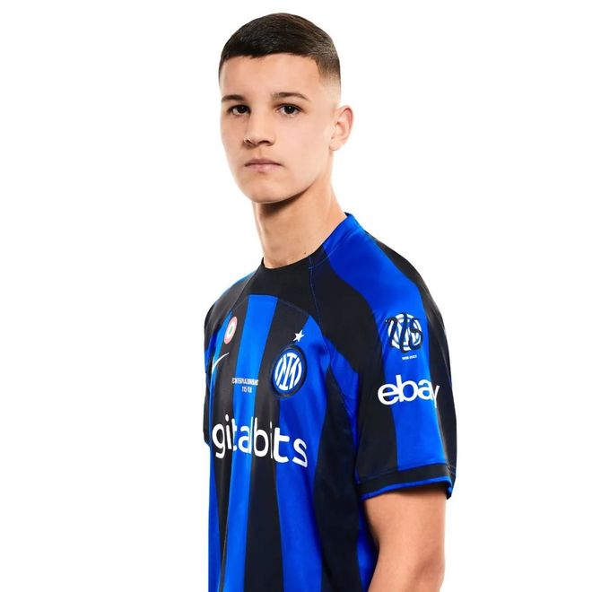 2.53米，麦克托米奈创下倒钩射门脚尖高度新的世界纪录（麦克托米奈倒钩脚尖达2.53米，刷新世界纪录）