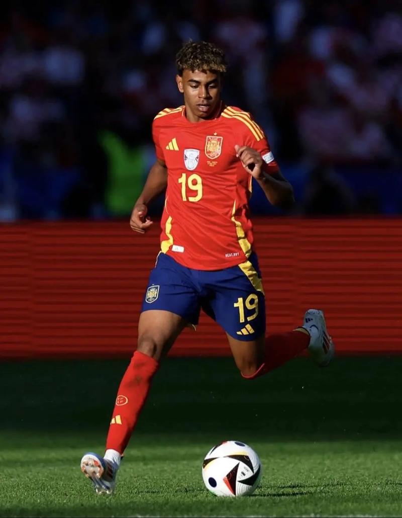 全市场：米兰正在寻找中锋，有意菲尔克鲁格和瑟洛特（据全市场，米兰寻锋瞄准菲尔克鲁格和瑟洛特）