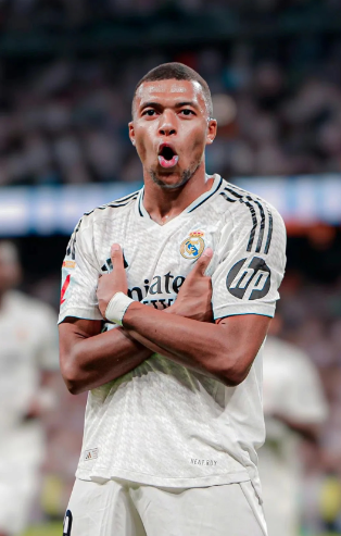 迪乌夫：过去我从没踢过右路，但只要能帮助球队我都愿意去做（迪乌夫称此前未踢右路，愿为球队尝试新位置）